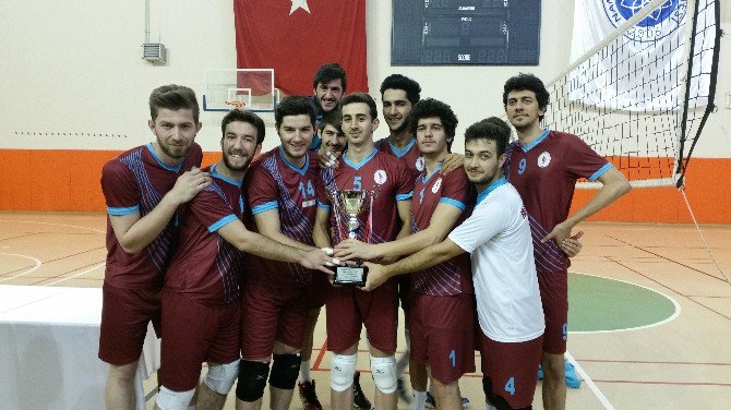 Yalova Üniversitesi Voleybolda Şampiyon