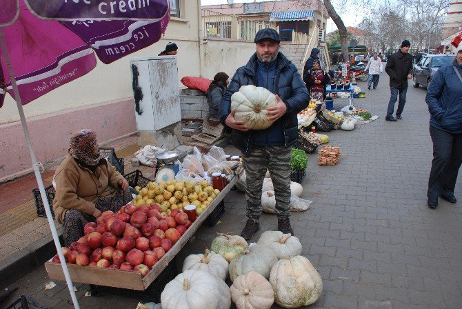 Yeni Yıl Kabakları Alıcı Bekliyor