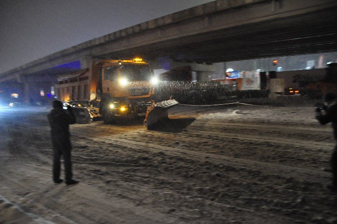 Afyonkarahisar’da Kapanan Yollar Trafiğe Açıldı