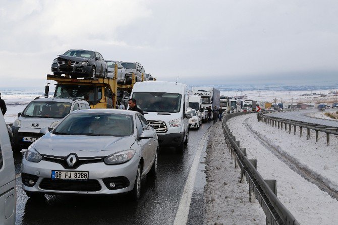 Ankara-konya Yolundaki Kazada 5 Kilometrelik Araç Kuyruğu Oluştu