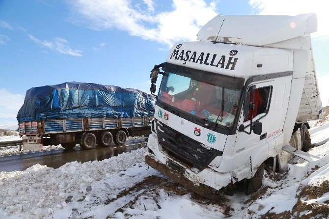 Ankara-konya Yolundaki Kazada 5 Kilometrelik Araç Kuyruğu Oluştu