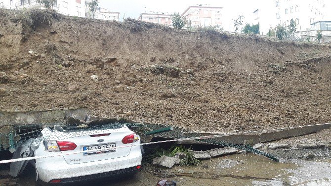 Alanya’da İstinat Duvarı Çöktü