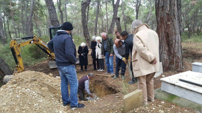 Ailesi Sahip Çıkmadı, Antalya’da Toprağa Verildi