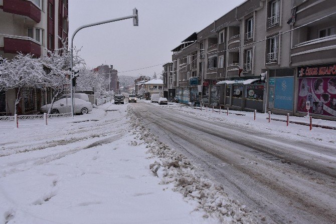 Dursunbey’de Kar Yağışı Hayatı Olumsuz Etkiledi