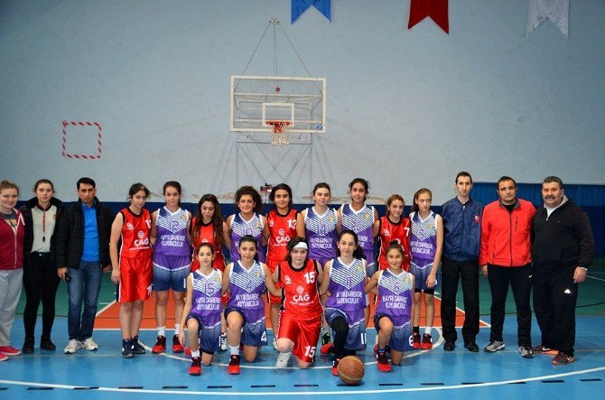 Basketbol U-16 Yıldız Kız Mahalli Lig Maçları Tosya’da Devam Ediyor