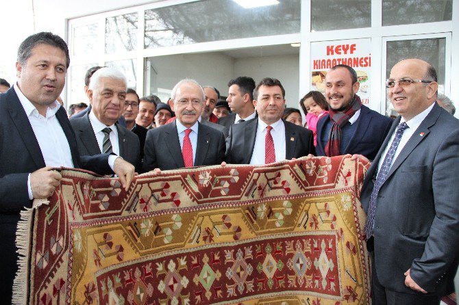 Kılıçdaroğlu, Köyde Gözleme Yiyip Ayran İçti