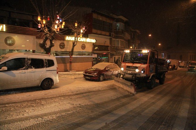 Ekipler Karla Mücadele Ediyor