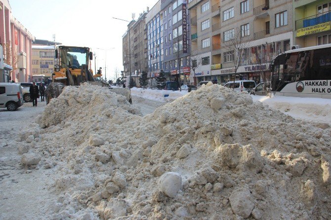 Hakkari’deki Kar Dağları Şehir Dışına Taşınıyor