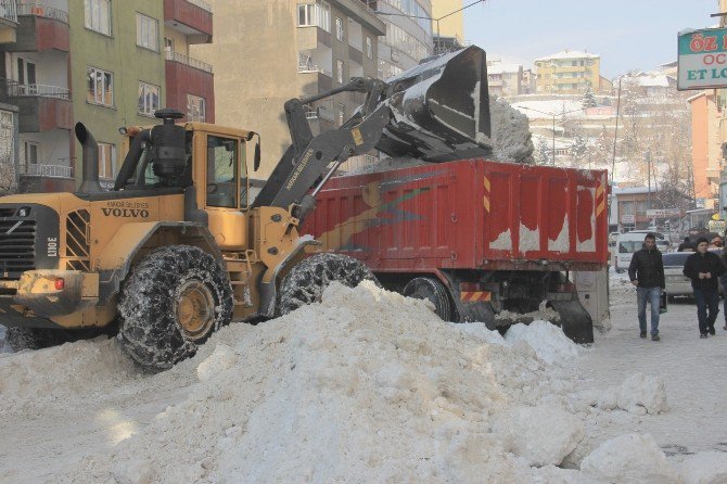 Hakkari’deki Kar Dağları Şehir Dışına Taşınıyor