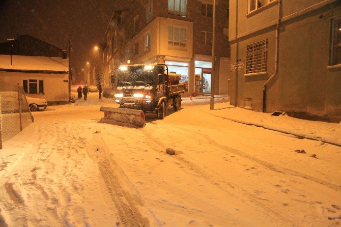 Ekipler Karla Mücadele Ediyor