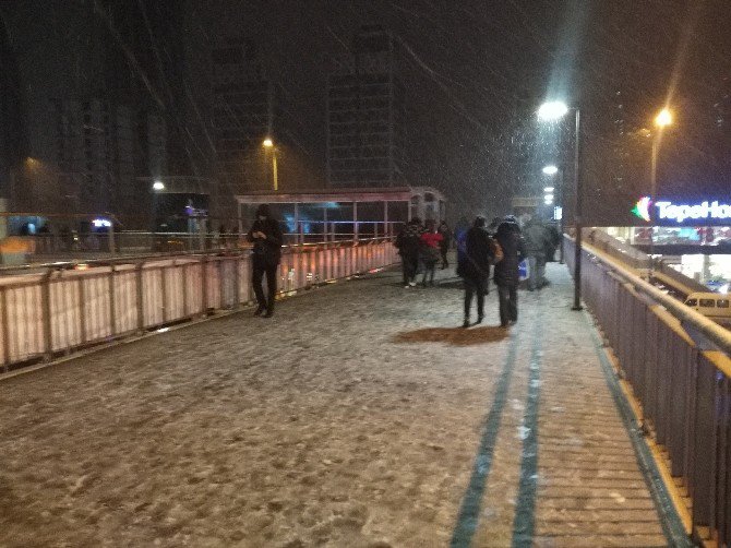 İstanbul’da Beklenen Kar Yağışı Başladı