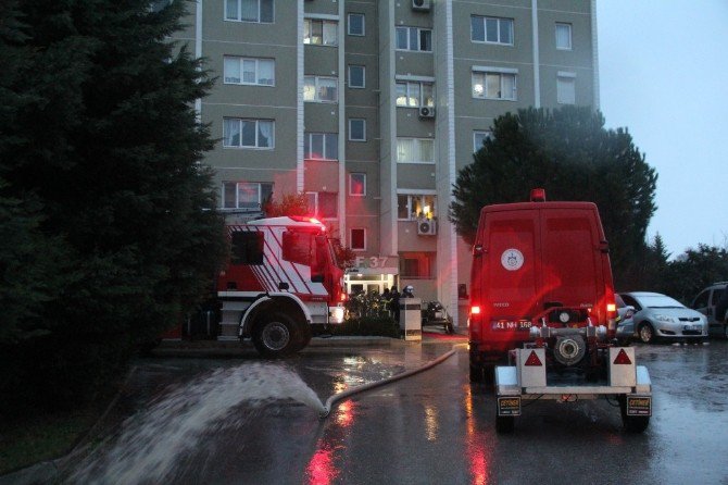 Kocaeli’de Kar Ve Yağmur Su Baskınlarına Neden Oldu