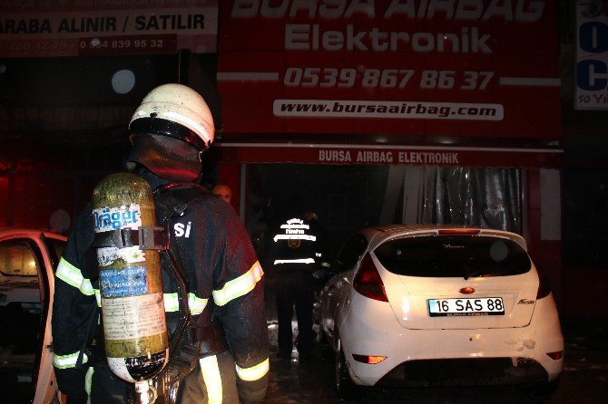 Bursa’da Korkutan Dükkan Yangını; 1 Yaralı