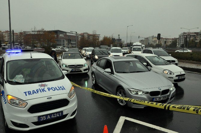 İzmir-manisa Yolu Kar Nedeniyle Trafiğe Kapatıldı