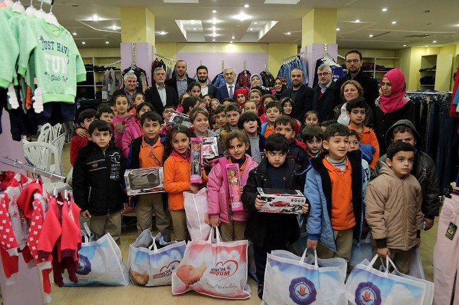 Kağıthane Belediyesi Halepli Çocukların Yüzünü Güldürdü