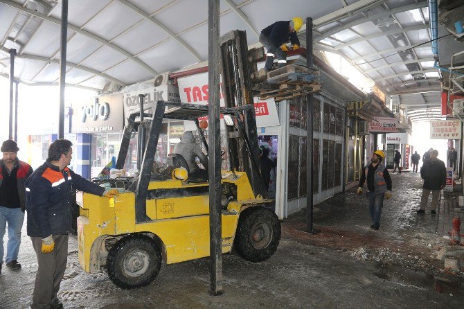 Belediye, Bedesten Çarşısının Çatısını Onarmaya Başladı