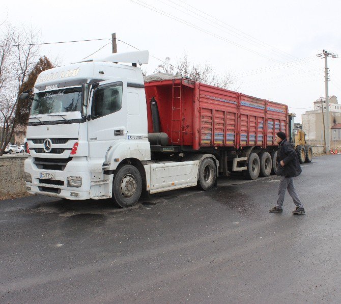 Fare, Kamyonun Kablolarını Yedi