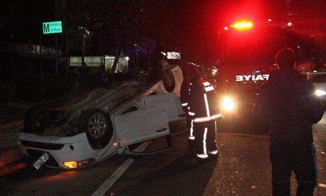 Makas Sonrası Gelen Kazada Yaralı Arkadaşını Otomobilde Bırakarak Kaçtı