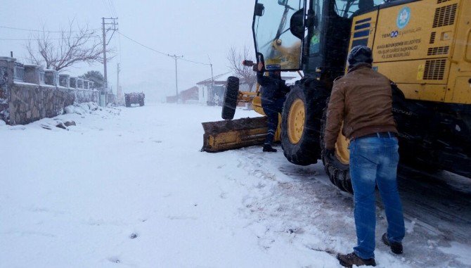 Manisa’da Karla Mücadele Sürüyor