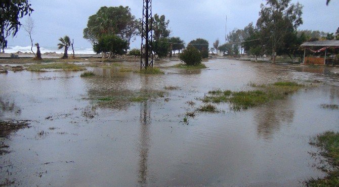 Mersin’i Şiddetli Yağmur Ve Fırtına Vurdu