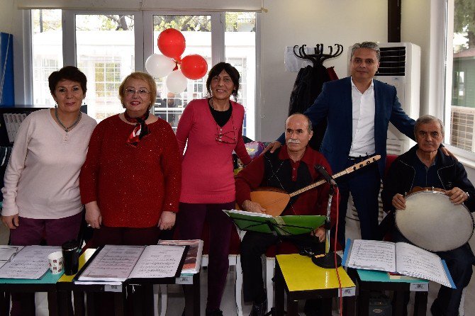 Başkan Uysal, Yaşlı Evi’nde Yeni Yıl Kutlamasına Katıldı