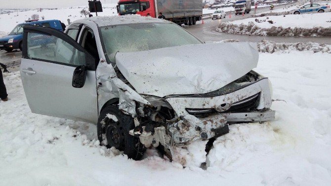 Samsun’da Otomobil İle Öğrenci Servis Minibüsü Çarpıştı: 13 Yaralı