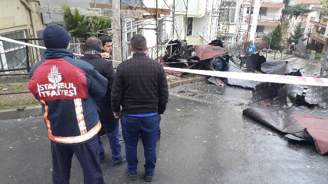 Şişli’de Şiddetli Fırtına Binanın Çatısını Uçurdu