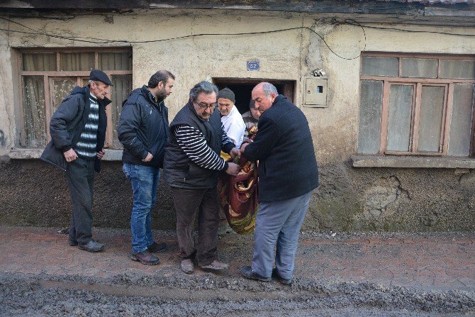 Yalnız Yaşadığı Harabe Evde Ölü Bulundu