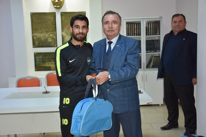 Büyükşehir Belediyesi’nden Malkara 14 Kasım Spor Kulübü Futbol Takımına Malzeme Desteği