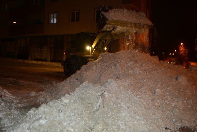 Yakutiye’nin Kar Çalışması Devam Ediyor