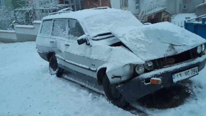 Pazarlar’da Trafik Kazası: 3 Yaralı