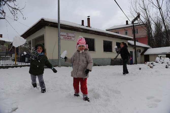 Bursa’da 3 İlçede Kar Nedeniyle Okullara Tatil Verildi