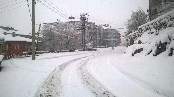 Çankırı’da Kar Yağışı Sevindirdi