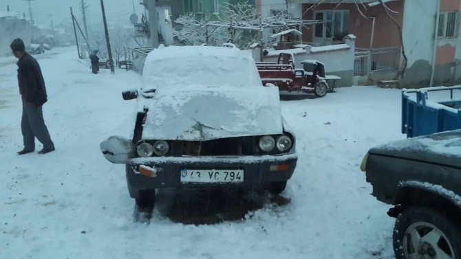 Pazarlar’da Trafik Kazası: 3 Yaralı