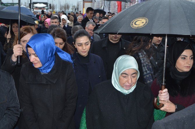 İstanbul’dan Halep’e 221 Yardım Tırı Yola Çıktı