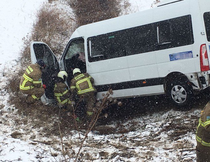 Bandırma’da Yolcu Minibüsü Kaza Yaptı