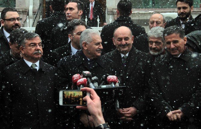 Başbakan Yıldırım’ın Yoğun Kar Altındaki Açıklamasında Keyifli Anlar Yaşandı