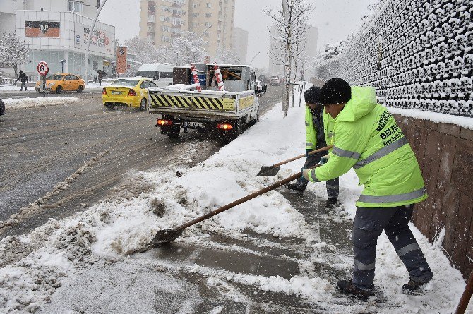 Başkent’te Karla Mücadeleye Devam