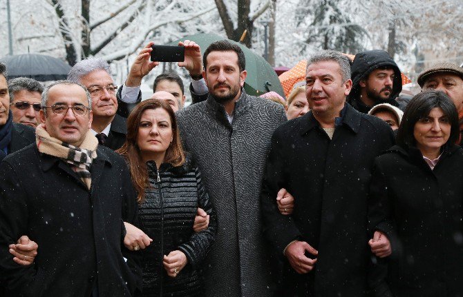 Chp’li Vekillerden Anayasa Değişiklik Teklifine Protesto