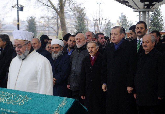 Cumhurbaşkanı Erdoğan, Fatih Camii’nde Cenazeye Katıldı