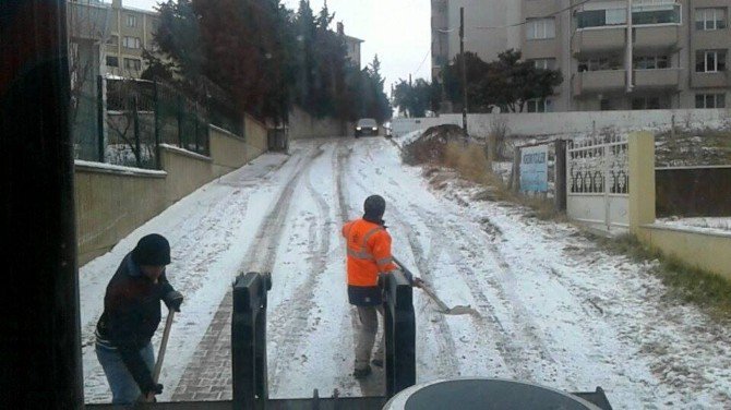 Süleymanpaşa Belediyesi’nin Kar Ve Buzlanma Mücadelesi Devam Ediyor