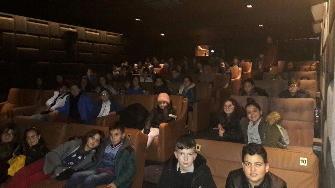 Ortaokul Öğrencileri Seyrettikleri Filmle İngilizcelerini Pekiştirdi