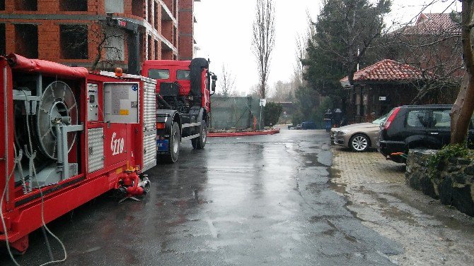 Eyüp’te Lüks Villaları Su Bastı, Site Sakinleri Belediyeye İsyan Etti