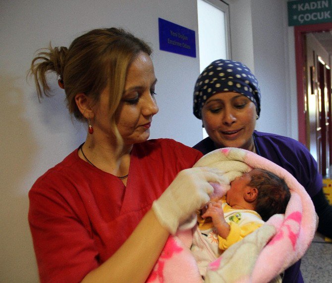 Fethiye’de Bebeğini Sahile Bırakıp Kaçan Anne Yakalandı