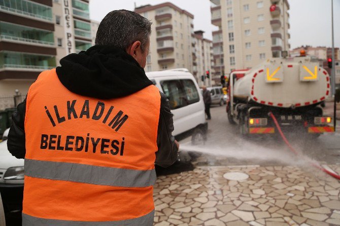 İlkadım Belediyesi Camileri Gül Suyu İle Yıkadı