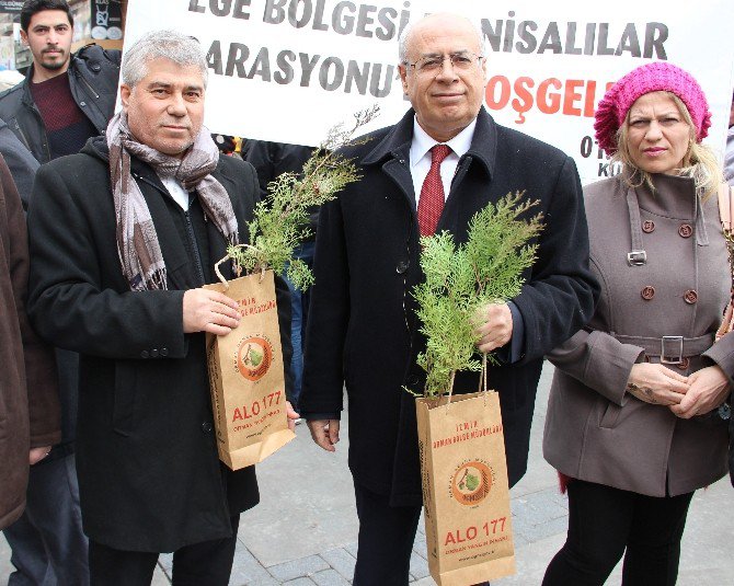 Ege Bölgesi Manisalılar Federasyonu Fidan Dağıttı