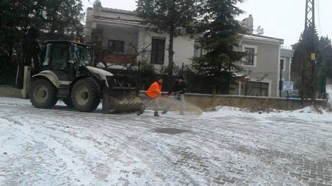 Süleymanpaşa Belediyesi’nin Kar Ve Buzlanma Mücadelesi Devam Ediyor