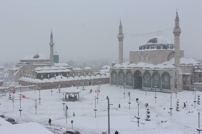 Konya’da Kar Yağışı Etkili Olmaya Devam Ediyor