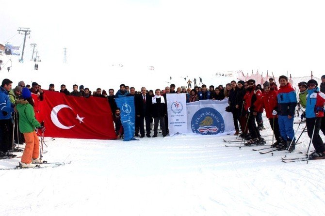 Kyk’lı Öğrenciler Kayak Tesisinde Stres Attı