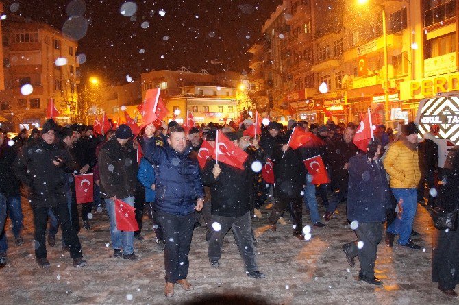 Lapseki’de Kar Yağışı Altında Şehitler İçin Yürüdüler